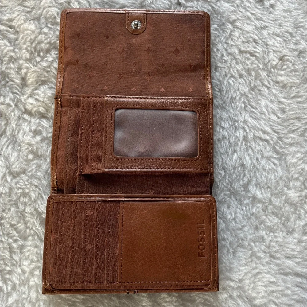 Fossil Maddox keyhole Tan Leather trifold Wallet - Picture 5 of 10